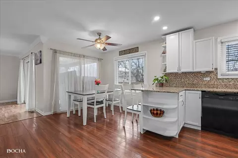 Kitchen - 324 Thistle Dr, Bolingbrook, IL 60490 photo 1 of 4