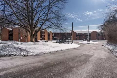 2929 Sunnyside Dr #B321, Rockford, IL 61114