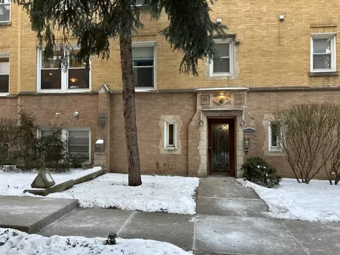 3921 W Addison St #1B, Chicago, IL 60618