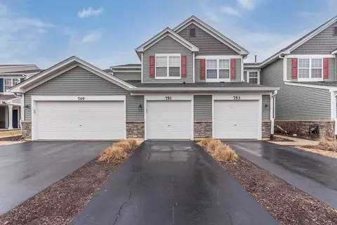 751 Genesee Dr #751, Naperville, IL 60563