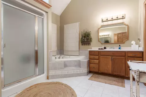 Bath - 9062 Forest Ridge Dr, Roscoe, IL 61073 photo 2 of 6