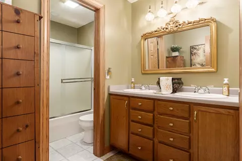 Bath - 9062 Forest Ridge Dr, Roscoe, IL 61073 photo 5 of 6