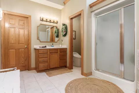 Bath - 9062 Forest Ridge Dr, Roscoe, IL 61073 photo 3 of 6