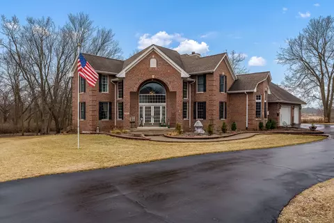 9062 Forest Ridge Dr, Roscoe, IL 61073