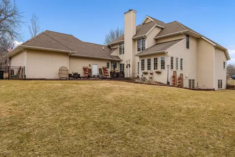 Exterior - 9062 Forest Ridge Dr, Roscoe, IL 61073 photo 3 of 7