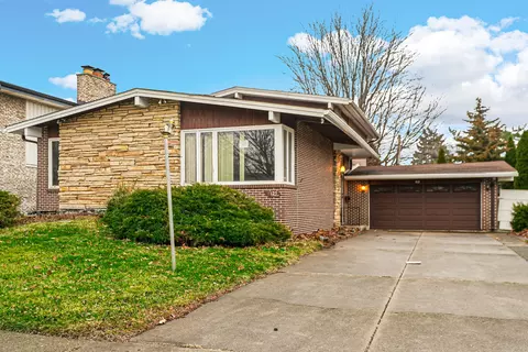 9125 S Tripp Ave, Oak Lawn, IL 60453