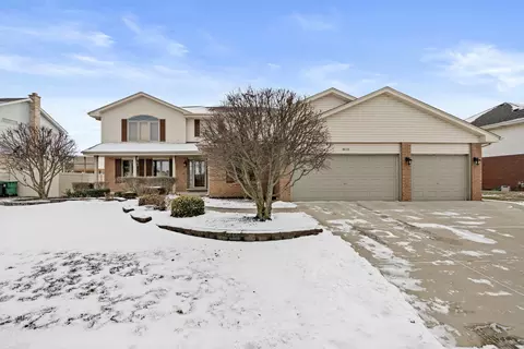 8425 Nielsen Dr, Tinley Park, IL 60487