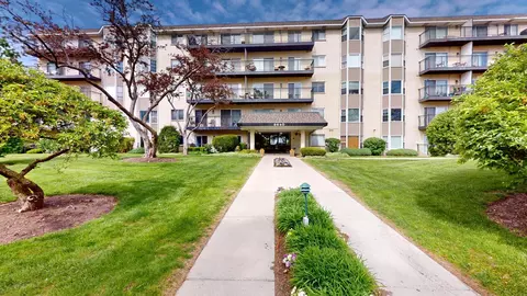 8640 Waukegan Rd #227, Morton Grove, IL 60053