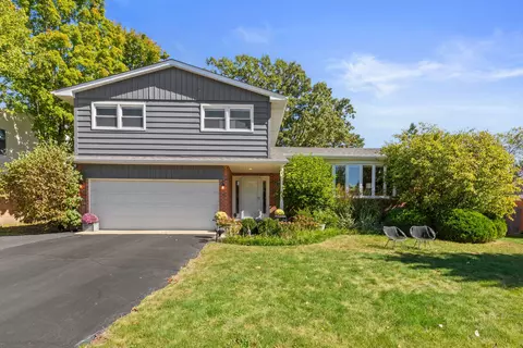 825 Valley Rd, Lake Forest, IL 60045