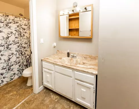 902 Kenneth Cir #6, Elgin, IL 60120 photo 14