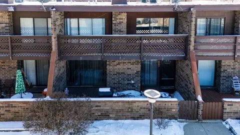 902 Kenneth Cir #6, Elgin, IL 60120