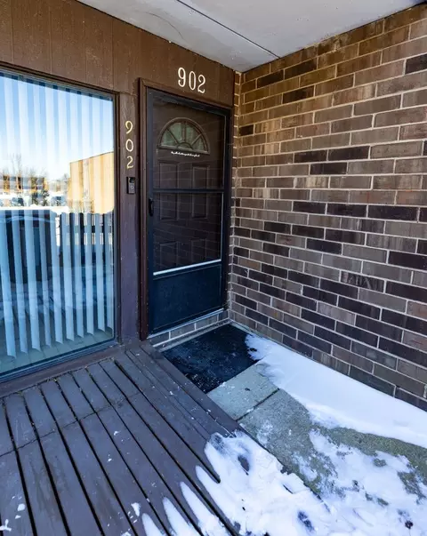 902 Kenneth Cir #6, Elgin, IL 60120 photo 23
