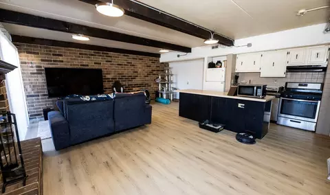 902 Kenneth Cir #6, Elgin, IL 60120 photo 2