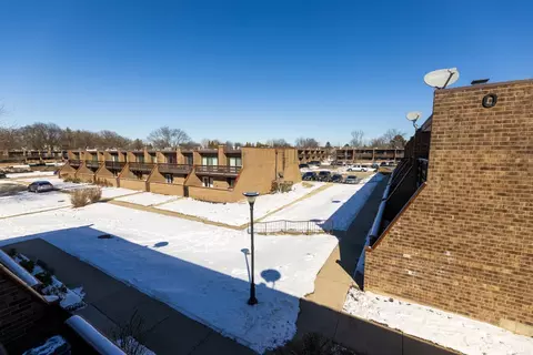 902 Kenneth Cir #6, Elgin, IL 60120 photo 20