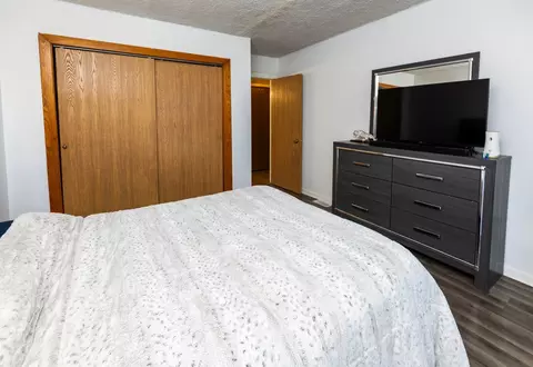902 Kenneth Cir #6, Elgin, IL 60120 photo 12