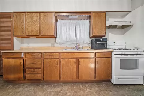 Kitchen - 714 S Evans St, Bloomington, IL 61701 photo 2 of 2