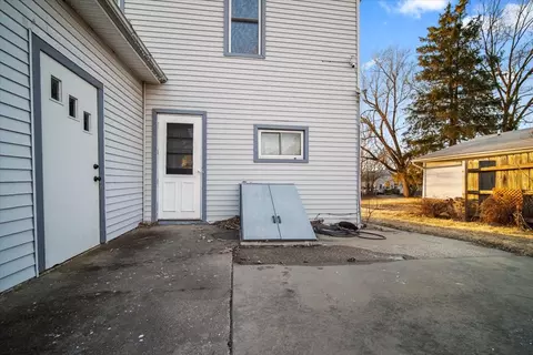 Exterior - 714 S Evans St, Bloomington, IL 61701 photo 2 of 5