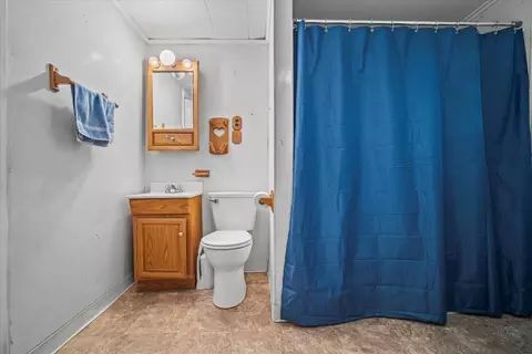 Bath - 714 S Evans St, Bloomington, IL 61701 photo 1 of 1