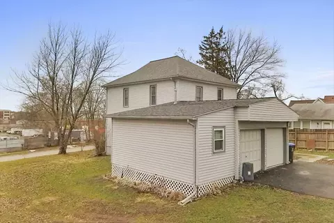 Exterior - 714 S Evans St, Bloomington, IL 61701 photo 5 of 5