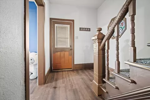 Entry Way - 714 S Evans St, Bloomington, IL 61701 photo 2 of 7
