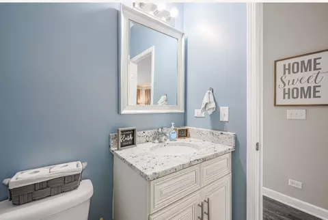 Bath - 7441 W 57th Pl, Summit, IL 60501 photo 3 of 4