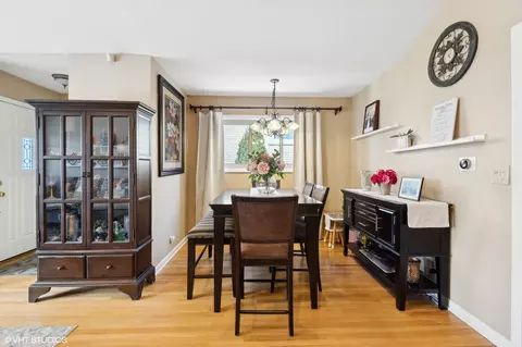 349 Amherst Ave, Des Plaines, IL 60016 photo 4