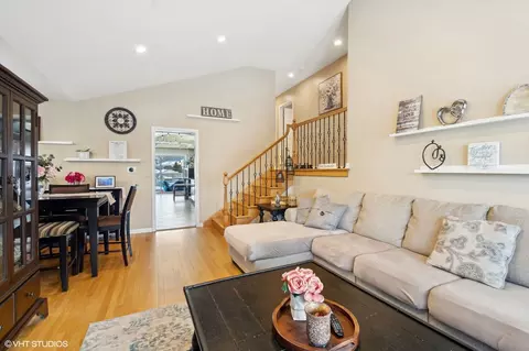 349 Amherst Ave, Des Plaines, IL 60016 photo 2
