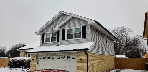 715 Longtree Dr, Wheeling, IL 60090