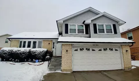 715 Longtree Dr, Wheeling, IL 60090 photo 2