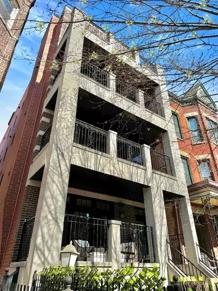862 W Roscoe St #3, Chicago, IL 60657