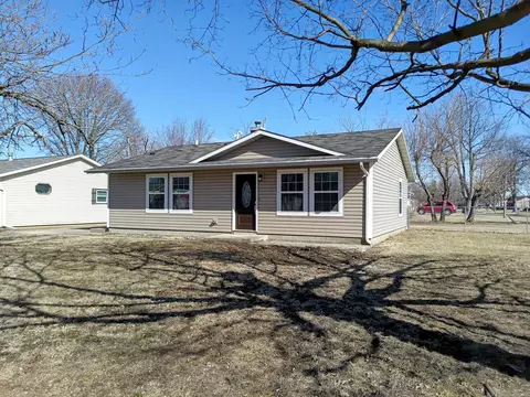 1330 Chippewa Dr, Ottawa, IL 61350