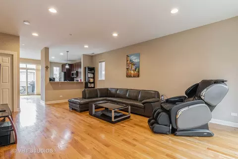54 Legacy Ln, Wheeling, IL 60090 photo 3
