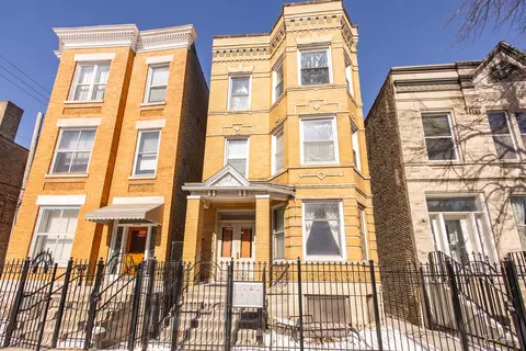2736 W Evergreen St, Chicago, IL 60622