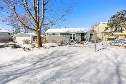 5613 Greenview Rd, Oakwood Hills, IL 60013