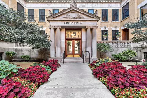 559 W Surf St #507, Chicago, IL 60657