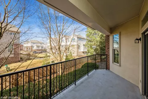 Exterior - 3135 Town Square Dr #105, Rolling Meadows, IL 60008 photo 1 of 2