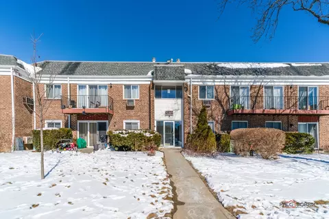 10369 Dearlove Rd #2H, Glenview, IL 60025