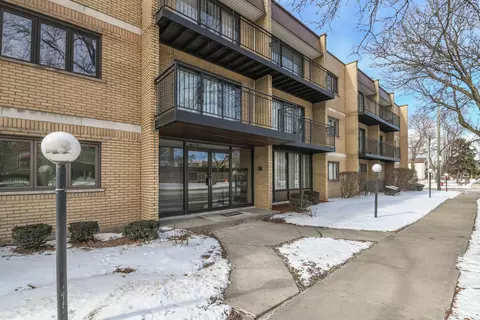 10002 S Pulaski Rd #308, Oak Lawn, IL 60453