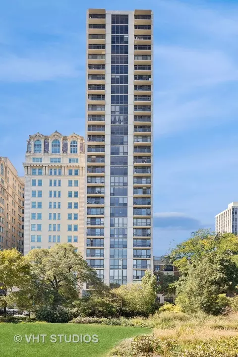 2314 N Lincoln Park West St #15, Chicago, IL 60614