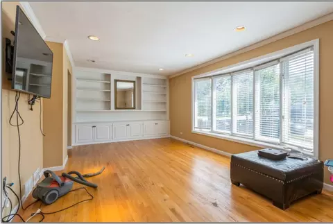 Living - 1504 Topp Ln #E, Glenview, IL 60025 photo 2 of 3