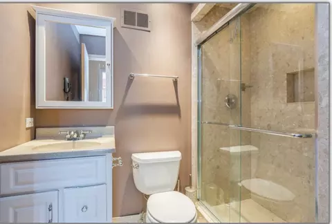 Bath - 1504 Topp Ln #E, Glenview, IL 60025 photo 2 of 3