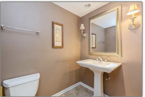 Bath - 1504 Topp Ln #E, Glenview, IL 60025 photo 3 of 3