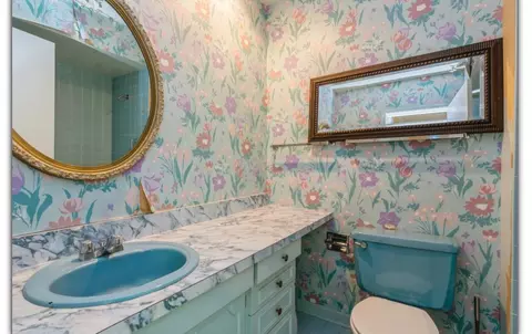 Bath - 1504 Topp Ln #E, Glenview, IL 60025 photo 1 of 3