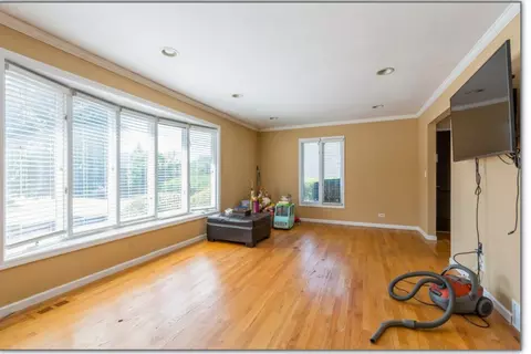 Living - 1504 Topp Ln #E, Glenview, IL 60025 photo 1 of 3