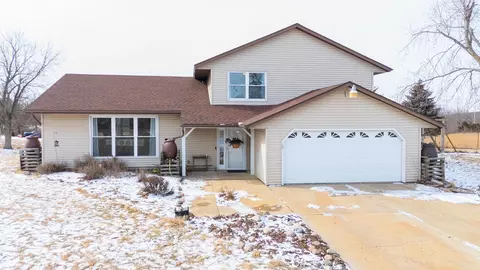 4877 Tunbridge Hill Rd, Clinton, IL 61727