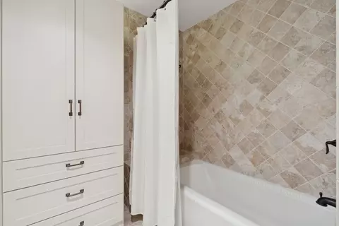 200 E Delaware Pl #34E, Chicago, IL 60611 photo 16