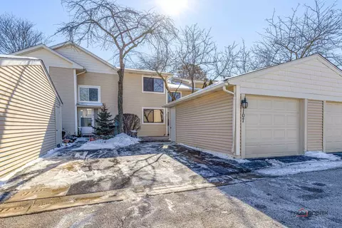 107 Saratoga Ct, Vernon Hills, IL 60061
