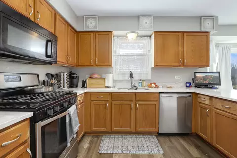 Kitchen - 2308 Willow Lakes Dr, Plainfield, IL 60586 photo 2 of 2