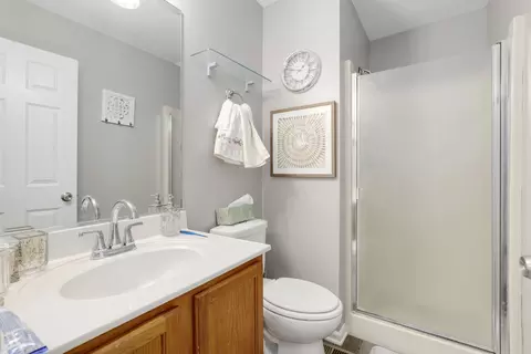 Bath - 2308 Willow Lakes Dr, Plainfield, IL 60586 photo 2 of 3