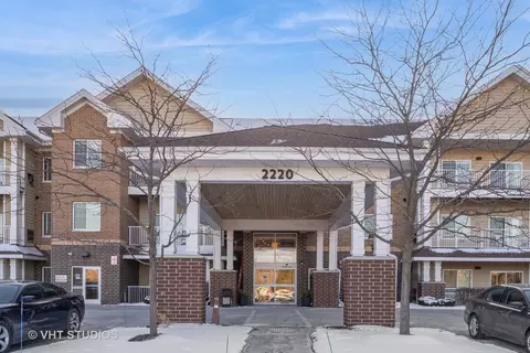 2220 Founders Dr #103, Northbrook, IL 60062